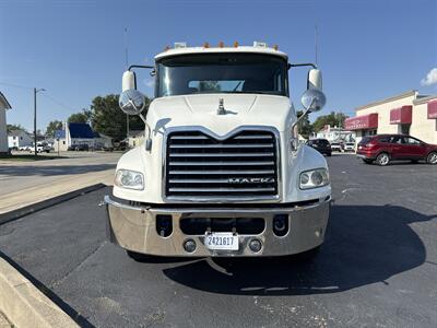 2017 Mack Pinnacle   - Photo 14 - Rushville, IN 46173