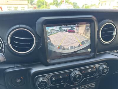 2020 Jeep Wrangler Unlimited Sahara   - Photo 13 - Rushville, IN 46173