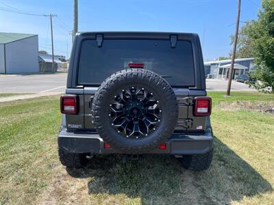 2020 Jeep Wrangler Unlimited Sahara   - Photo 7 - Rushville, IN 46173