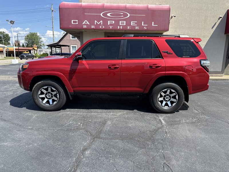 2024 Toyota 4Runner TRD Off-Road   - Photo 1 - Rushville, IN 46173