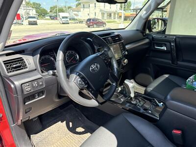 2024 Toyota 4Runner TRD Off-Road   - Photo 10 - Rushville, IN 46173