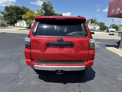 2024 Toyota 4Runner TRD Off-Road   - Photo 7 - Rushville, IN 46173