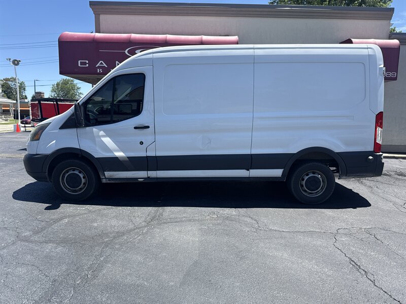 2015 Ford Transit 250   - Photo 1 - Rushville, IN 46173