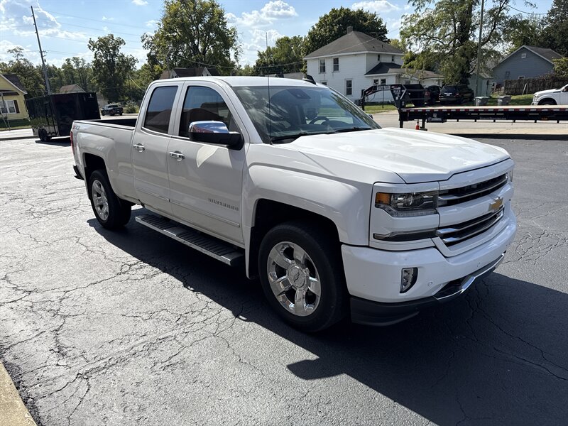 2016 Chevrolet Silverado 1500 LTZ photo 3