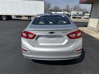 2017 Chevrolet Cruze LS Manual   - Photo 6 - Rushville, IN 46173