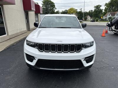 2024 Jeep Grand Cherokee Laredo - Photo 3 - Rushville, IN 46173