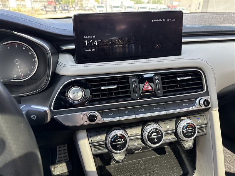 2023 Genesis G70 3.3T photo 10