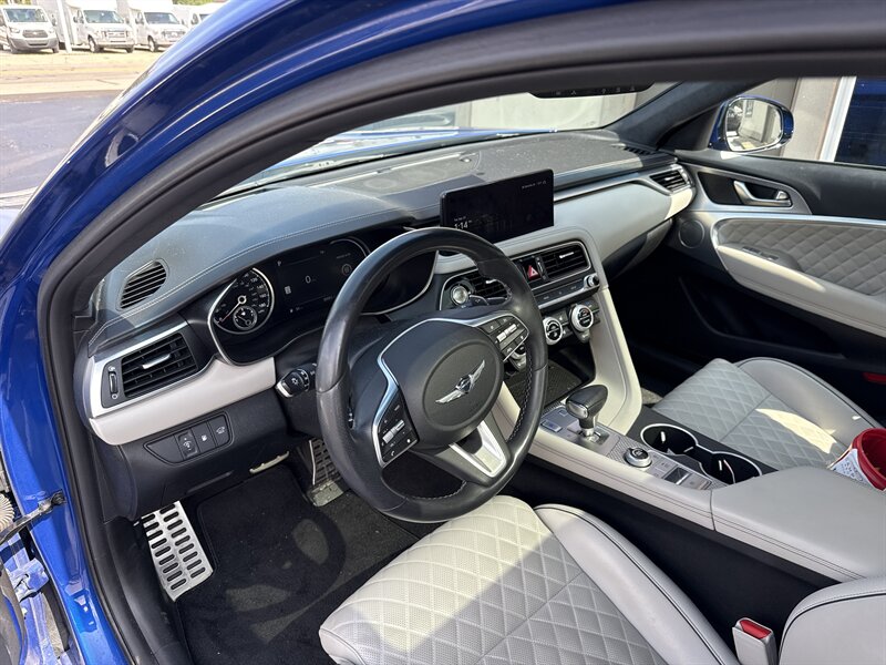 2023 Genesis G70 3.3T photo 8
