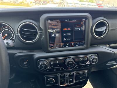 2018 Jeep Wrangler Unlimited Sahara   - Photo 8 - Rushville, IN 46173