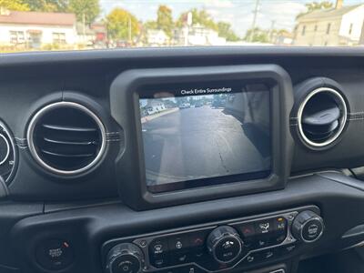 2018 Jeep Wrangler Unlimited Sahara   - Photo 9 - Rushville, IN 46173