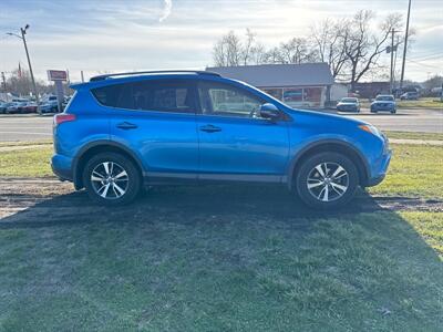 2017 Toyota RAV4 XLE   - Photo 5 - Rushville, IN 46173