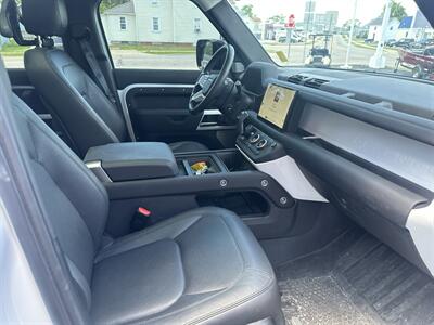 2024 Land Rover Defender 130 P300 S   - Photo 16 - Rushville, IN 46173