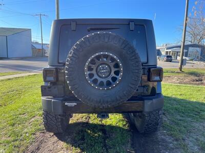 2017 Jeep Wrangler Unlimited Sahara   - Photo 7 - Rushville, IN 46173