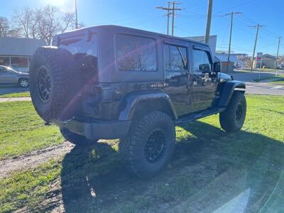 2017 Jeep Wrangler Unlimited Sahara   - Photo 6 - Rushville, IN 46173