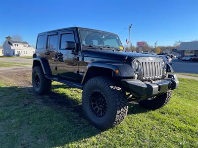 2017 Jeep Wrangler Unlimited Sahara   - Photo 4 - Rushville, IN 46173