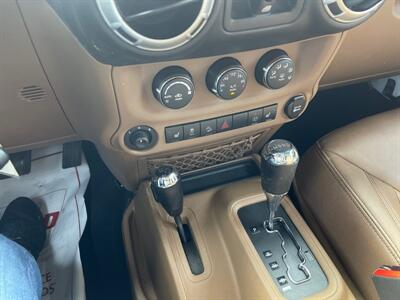 2015 Jeep Wrangler Unlimited Sahara   - Photo 12 - Rushville, IN 46173