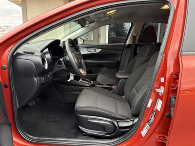 2022 Kia Forte LXS   - Photo 8 - Rushville, IN 46173