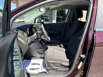 2020 Chevrolet Trax LT   - Photo 8 - Rushville, IN 46173