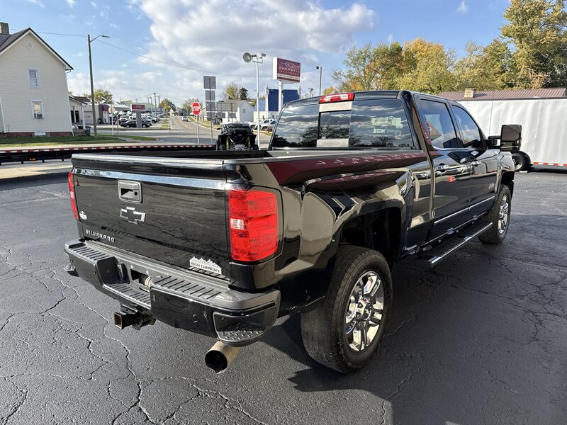 2017 Chevrolet Silverado 2500HD High Country photo 4