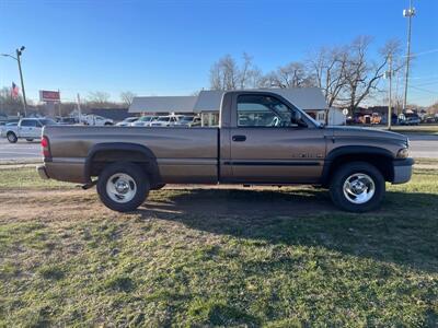 2001 Dodge Ram 1500 SLT   - Photo 5 - Rushville, IN 46173