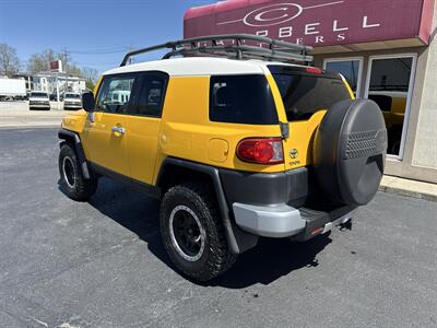 2010 Toyota FJ Cruiser   - Photo 7 - Rushville, IN 46173