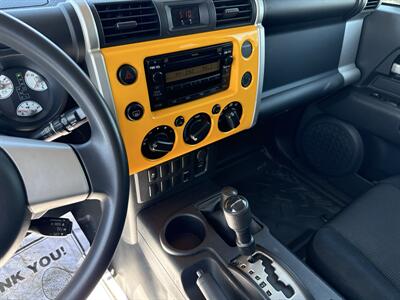 2010 Toyota FJ Cruiser   - Photo 11 - Rushville, IN 46173