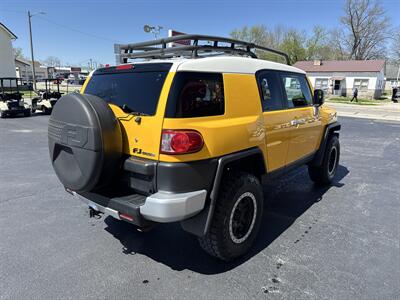 2010 Toyota FJ Cruiser   - Photo 5 - Rushville, IN 46173