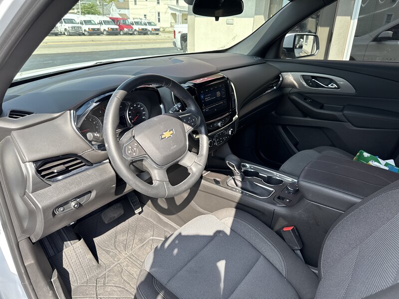 2023 Chevrolet Traverse Cloth photo 5
