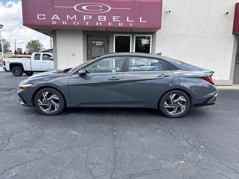 2025 Hyundai Elantra 2.0 Limited IVT's photo