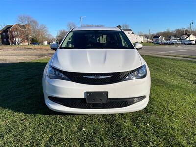 2022 Chrysler Voyager LX   - Photo 3 - Rushville, IN 46173