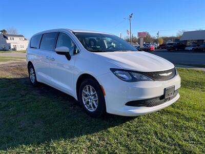 2022 Chrysler Voyager LX   - Photo 4 - Rushville, IN 46173