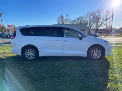 2022 Chrysler Voyager LX   - Photo 5 - Rushville, IN 46173