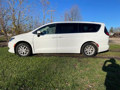 2022 Chrysler Voyager LX   - Photo 1 - Rushville, IN 46173