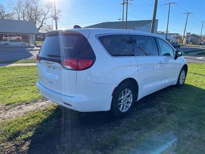 2022 Chrysler Voyager LX   - Photo 6 - Rushville, IN 46173