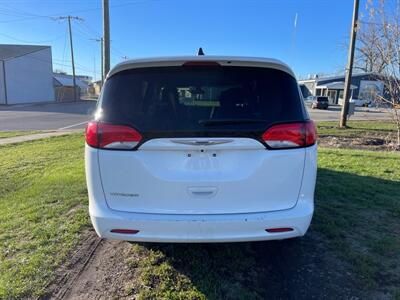 2022 Chrysler Voyager LX   - Photo 7 - Rushville, IN 46173