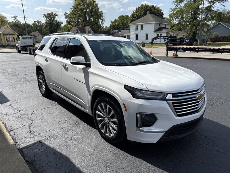 2023 Chevrolet Traverse Premier photo 2