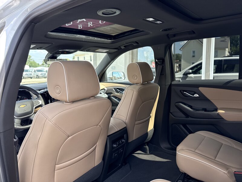 2023 Chevrolet Traverse Premier photo 5