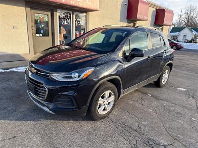 2021 Chevrolet Trax LT   - Photo 2 - Rushville, IN 46173