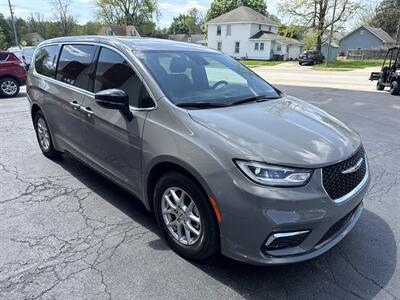 2025 Chrysler Pacifica Select - Photo 4 - Rushville, IN 46173