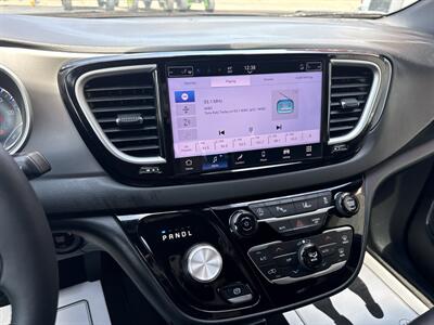 2025 Chrysler Pacifica Select - Photo 13 - Rushville, IN 46173