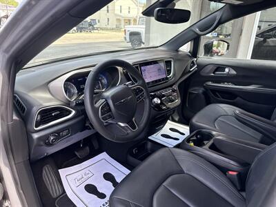 2025 Chrysler Pacifica Select - Photo 9 - Rushville, IN 46173