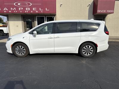 2022 Chrysler Pacifica Hybrid Touring L   - Photo 1 - Rushville, IN 46173