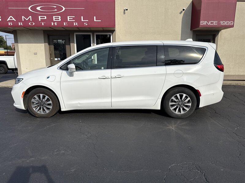 2022 Chrysler Pacifica Hybrid Touring L  
