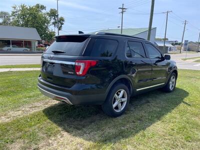 2017 Ford Explorer XLT   - Photo 6 - Rushville, IN 46173