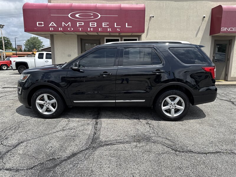 2017 Ford Explorer XLT - Photo 1 - Rushville, IN 46173