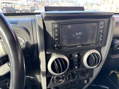 2010 Jeep Wrangler Unlimited Sahara   - Photo 11 - Rushville, IN 46173