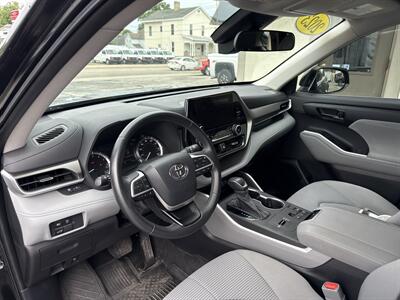 2023 Toyota Highlander LE   - Photo 9 - Rushville, IN 46173