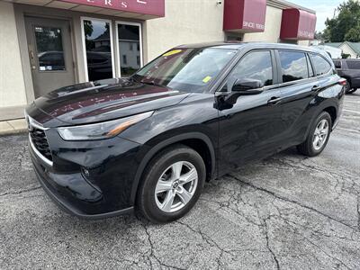 2023 Toyota Highlander LE   - Photo 2 - Rushville, IN 46173