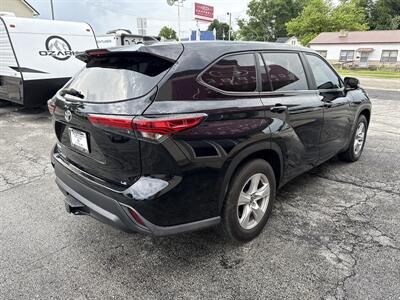 2023 Toyota Highlander LE   - Photo 6 - Rushville, IN 46173