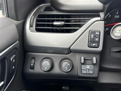 2015 Chevrolet Suburban LT   - Photo 16 - Rushville, IN 46173
